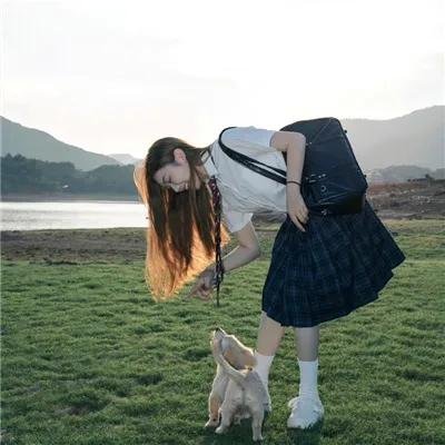加油站的女孩